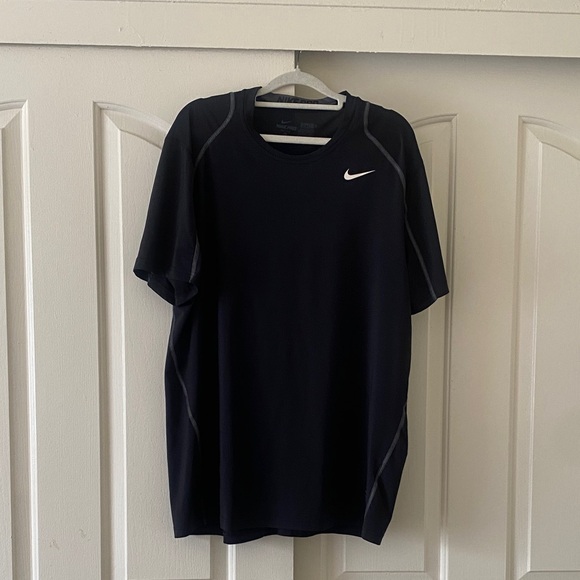 NIKE Men's Dark Blue Athletic Tee. Size XL - Picture 1 of 7